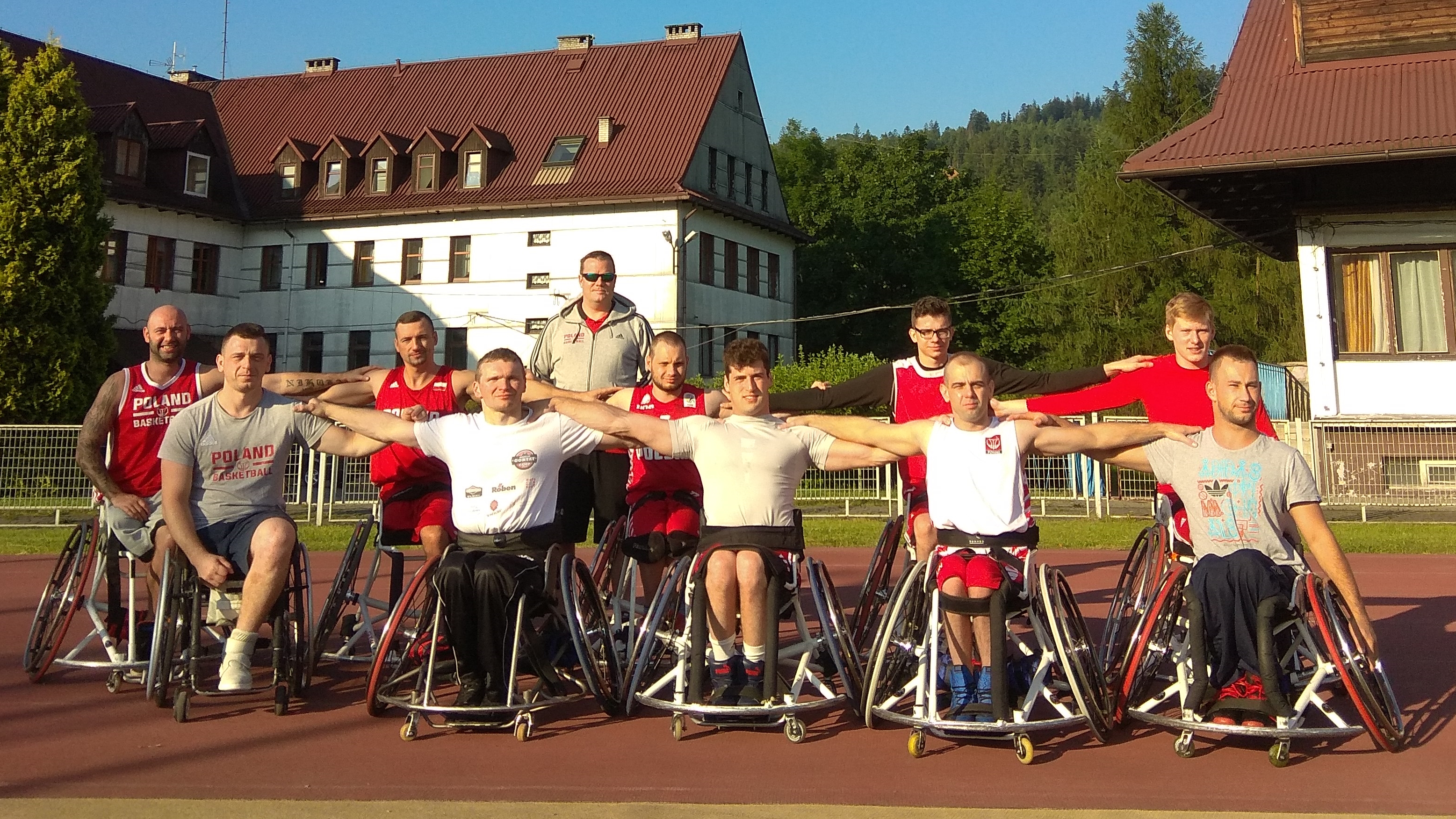 KADRA WYKUWA FORMĘ W GÓRACH